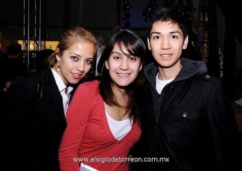 30112012 KIM  y Brianda.