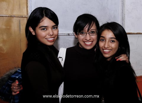 30112012 NATALIA  GonzÁlez, Aí­da Ãlvarez y Sebastián Ãlvarez.