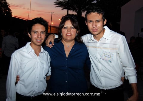 30112012 LUIS,  Mayela y Eduardo.