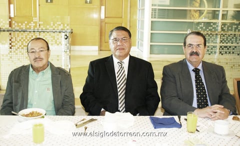 25112012 HÉCTOR  Avendaño, Guillermo Urdaibay y Fernando Cisneros.