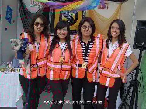 25112012 DANIELA  Alvarado, Jennifer Ramí­rez, Miriam Salas y Abigail Ramí­rez.