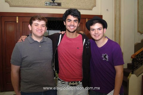 25112012 EN EL TEATRO.  Eduardo, Enrique y Roberto.