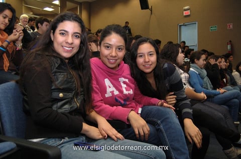 26112012 ANDREA  Téllez, Marifer González y Arantza Garnica.
