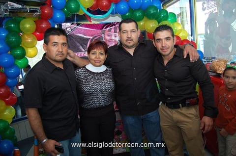 28112012 EN FESTEJO.  Ricardo, María Elena, Sinhué y Alejandro.