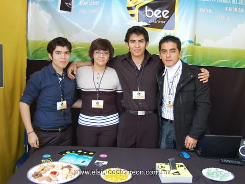 28112012 FERIA EMPRENDEDOR.  Rafael Siska, Karla Calderón, Jaime Delgado y Fernando López.