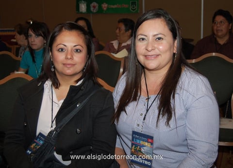 25112012 MÓNICA  Macías y Gabriela Delgado.