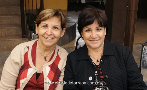 27112012 EN CUMPLEAÑOS.  Georgina y Meche.