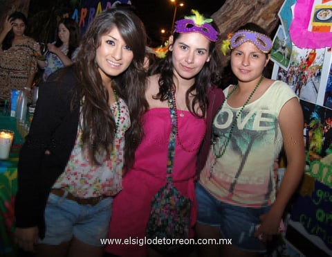 26112012 OLIVIA,  Ana y Cynthia.