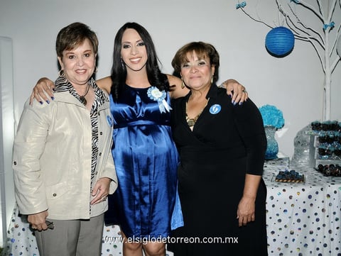 26112012 BABY SHOWER.  Maravilla Delgado de Montaña acompañada de Laura Martínez Cassani y Julia Elsa González.