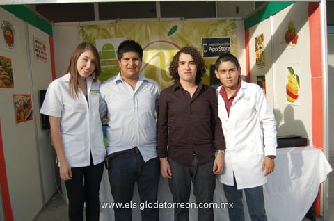 27112012 FERIA UNIVERSITARIA.   Mariana Olivares, Israel Martí­n del Campo, Carlos Elzen Quintero y Chico Manuel Ramírez Cuevas.