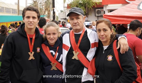 16112012 Arturo, Paty, Arturo y Nelda.  Nora, RubÃ©n y Maribel.