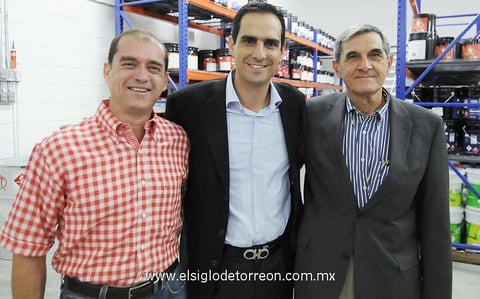 16112012 José Martín y Selina. Rubén, Pablo y Eduardo. Mariana, Servando, Gaby y Ricardo. Brindis de apertura Laguneros asisten a inauguraciÃ³n Monserrat, Cecilia y Javier.