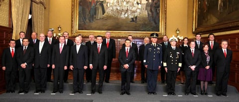 Peña Nieto advirtió que como funcionarios del Gobierno de la República serán responsables de preservar la gobernabilidad y la seguridad interior del país.