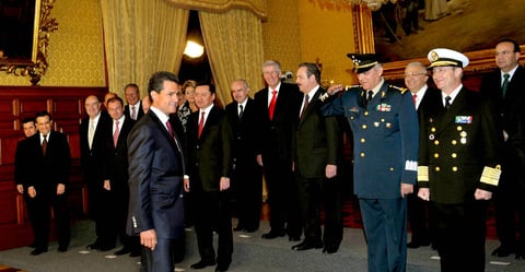 El presidente Enrique Peña Nieto estableció que en el primer minuto este día entró en funciones el nuevo Gobierno de la República y tomó protesta a los nuevos integrantes