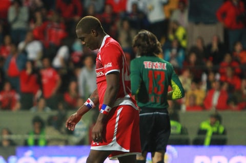 Desanimado, Toluca falló en la zaga y los Xolos hicieron el segundo gol con una descolgada de Riascos, imparable al recibir un pase de Fidel Martínez y vencer a un Talavera, adelantado.