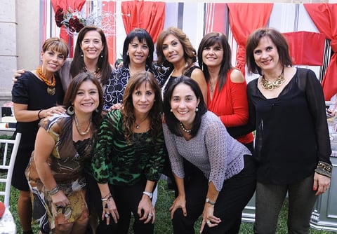 30112012 Sandra y Gerardo.  RocÃ­o, Marylupe, Cecilia, Layla, Laura, MarilÃº, Gaby, Pilar y Marcela.  Salvador y Lupita.  Odet y Jorge Galindo.  Thelma Barrios, Marcela IduÃ±ate, Tere Nares, Laura RamÃ­rez y Lorena GutiÃ©rrez.  Susana y Sergio.