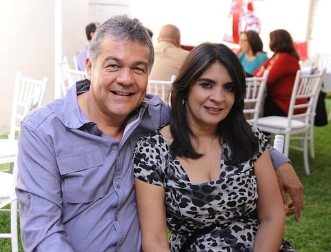 30112012 Sandra y Gerardo.  RocÃ­o, Marylupe, Cecilia, Layla, Laura, MarilÃº, Gaby, Pilar y Marcela.  Salvador y Lupita.  Odet y Jorge Galindo.  Thelma Barrios, Marcela IduÃ±ate, Tere Nares, Laura RamÃ­rez y Lorena GutiÃ©rrez.  Susana y Sergio.