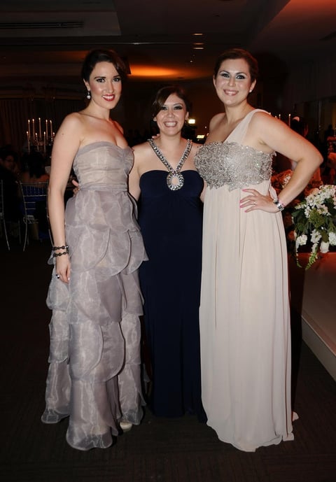 30112012 Jéssica, Lariza y Alejandra.  Claudia  y Juan Celebran en grande  su boda Tete y Mario. Los amigos del novio.
