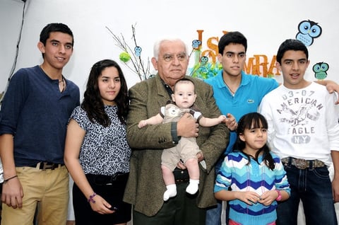 30112012 El pequeÃ±o JosÃ© MarÃ­a en compaÃ±Ã­a de sus papÃ¡s Juan Carlos Rivera y Etna Morales de Rivera; sus padrinos Ã“scar Morales y Carmen Rivera, Laura y Sergio Rivera, y demÃ¡s familiares. Karla MÃ¡rquez y VÃ­ctor TÃ©llez. Jorge Rivera Villalpando en compaÃ±Ã­a de sus nietos Sergio, Daniela, JosÃ© MarÃ­a, Jorge, Camila y Diego.