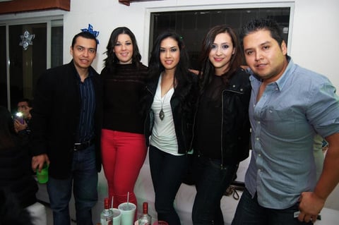 30112012 Montzerrat, Claudia SofÃ­a y Sandra celebraron juntas sus respectivos cumpleaÃ±os.  Luis Fernando, Ceci, Mariel, Misha y Julio.  Montze, Sofi y Sandra Festejan su cumple juntas  JesÃºs, Paty y Diana.  Luz MarÃ­a Covarrubias y Luis Alberto Maeda.