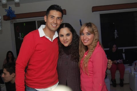 30112012 Montzerrat, Claudia SofÃ­a y Sandra celebraron juntas sus respectivos cumpleaÃ±os.  Luis Fernando, Ceci, Mariel, Misha y Julio.  Montze, Sofi y Sandra Festejan su cumple juntas  JesÃºs, Paty y Diana.  Luz MarÃ­a Covarrubias y Luis Alberto Maeda.