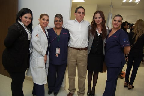 30112012 Astrid Carbajal y MÃ³nica CÃ¡rdenas.  Hospital Ãngeles Inaugura Ã¡rea de hemodiÃ¡lisis MÃ©dicos y personal de enfermerÃ­a estuvieron presentes durante la inauguraciÃ³n.  Liliana, Mirna, Aurora, Leonila, Magda y Myrna.  Luis Antonio Reza y Gabriel HernÃ¡ndez.