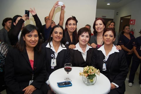 30112012 Astrid Carbajal y MÃ³nica CÃ¡rdenas.  Hospital Ãngeles Inaugura Ã¡rea de hemodiÃ¡lisis MÃ©dicos y personal de enfermerÃ­a estuvieron presentes durante la inauguraciÃ³n.  Liliana, Mirna, Aurora, Leonila, Magda y Myrna.  Luis Antonio Reza y Gabriel HernÃ¡ndez.
