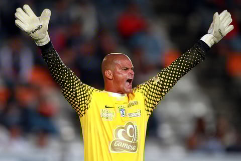 Desde su llegada al país, en el 2000, destacó por su gran desempeño y entre sus principales triunfos estuvo la conquista de la Copa Sudamericana del 2006.