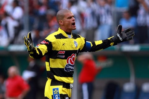 Calero, quien falleció tras dos episodios de trombosis cerebral que derivaron en una muerte cerebral, jugó 23 torneos en el fútbol mexicano, todos con el Pachuca.