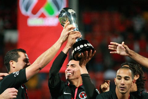 La bella copa del Apertura 2012 fue para los Xolos de Tijuana. (Jam Media)