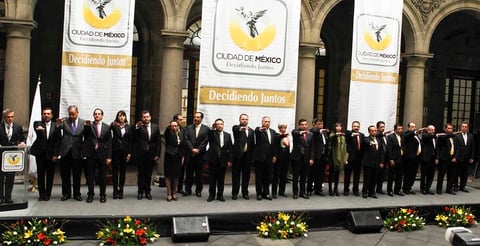 Tras tomar protestar, Miguel Ángel Mancera Espinosa, presentó a quienes integrarán su gabinete, durante un acto en el patio central del Palacio del Ayuntamiento.
