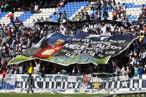 “¡Venga Calero! ¡Venga Calero!”, coreó la porra de “Tuzos” como si se viviera un partido de futbol, al igual como le gritaban cada vez que defendía la meta de los albiuazules.