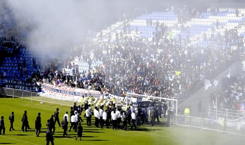 Los aplausos se desgranaron desde la tribuna por los miles de aficionados, al tiempo que sus familiares se redimían del dolor ante la solidaridad del público que a cada instante enalteció el legado del “Cóndor”.