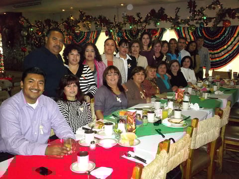 Trabajadores del INEA se reunieron para festejar una de las tradicionales posadas navideñas.