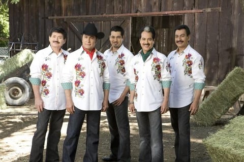 13 de octubre. Tigres del Norte | Luego de ocho años de no venir a Torreón, Los Tigres del Norte retornaron a la ciudad. La agrupación se presentó a partir de las 8:00 de la noche en un estadio de la localidad.