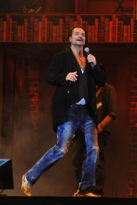 10 de noviembre. Arjona | Aunque hay quienes critican a Ricardo Arjona por sus metáforas o composiciones, el guatemalteco comprobó que en la Comarca tiene más seguidores que detractores pues logró lo que muchos intérpretes desean, un "sold out", en esta ocasión en el Coliseo Centenario.