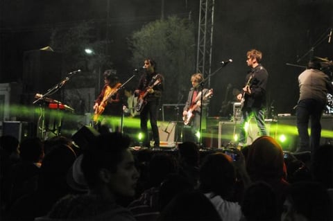 23 de noviembre. Los Bunkers | Directamente desde Chile y con bastantes dosis de rock llegaron Los Bunkers. La agrupación se presentó en la Plaza Mayor como parte de las actividades del Rockoahuila 2012.