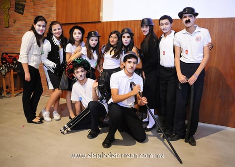 04122012 DANIELA , Ana, Victoria, Miriam, Ãmbar, Kenia, Allison, Alex, Kevin, Fabio y Migue Ãngel, alumnos de tercero de secundaria quienes obtuvieron el primer lugar en su categorÃ­a.