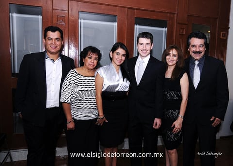 02122012 ANAIS  e Isaac acompañados de Javier Armando Tovalón Luna y señores; Blanca Miriam Luna Marí­n, Gladys Gil de Montes y Hernán Montes.