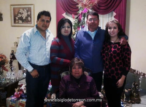 04122012 AMENA REUNIÓN.  Integrantes de la familia Castillo.