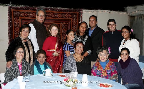02122012 CUMPLEAÑOS.  Estrella Atilano de Faya celebró un año más de vida con alegre festejo donde lució acompañada de su esposo Silvestre Faya, Ví­ctor Madero, Carlos Acevedo, Laura Dí­az, Laura Esperanza, Blanca de Madero, Victoria Chapa, Carmen Nájera, Alejandra Acevedo, Juana María Reyna y Ana María Salazar.