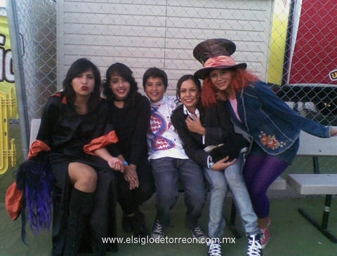05122012 EN FESTEJO.  Wendy, Daniela, Mariano, SofÃ­a y Shalma.
