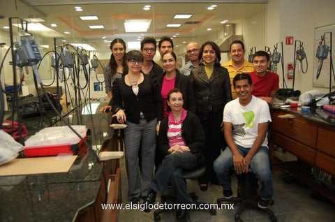 09122012 MAESTROS  y alumnos de la Escuela de Joyería, quienes exhibirán Joyas a la carta' ante la presencia del diseñador Ví­ctor Sabido.