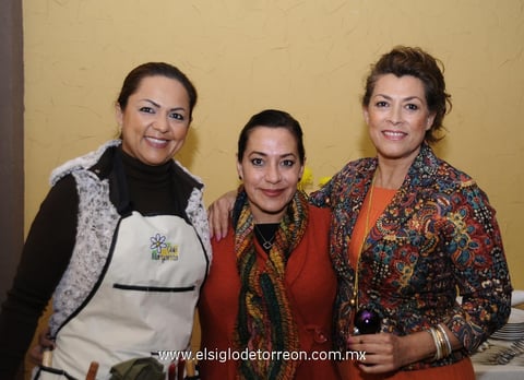 Nancy de Villarreal, Cristina de Dávila y Fina de Ganem