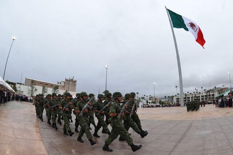 15 de septiembre. Inauguración | Luego de dos años fue inaugurada la Plaza Mayor con el izamiento de la Bandera monumental de 30 metros de longitud en un asta de 63 metros de altura.