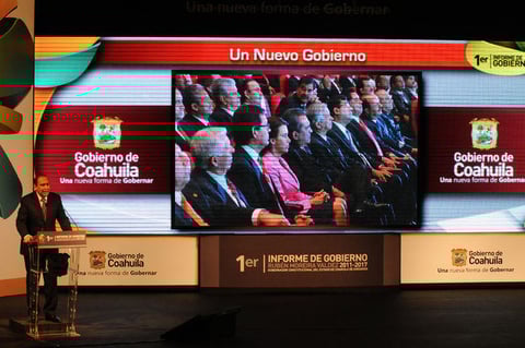 29 de noviembre. Informe | En un teatro Nazas lleno, el gobernador Rubén Moreira rindió su primer informe de gobierno que duró alrededor de una hora y media.