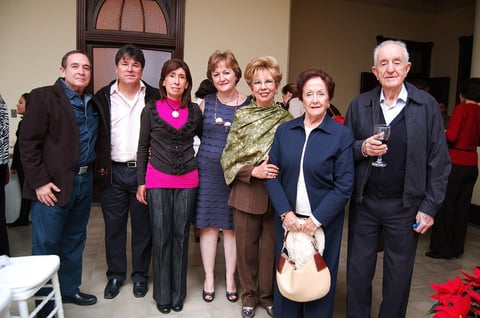 MANOLO, Alejandro, Martha, Marina, Aurorita, Sendy y don Tomás