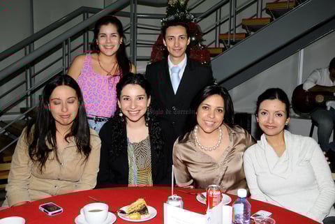 13122012 BRENDA Cabral, Ernesto Rodrñiguez, Vero Gûereca, Martha Ochoa, María Elena López y Karina Acosta