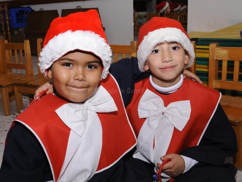14122012  PARTICIPAN EN PASTORELA. Fernando y Leo.