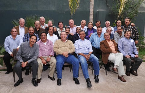 14122012  EN REUNIÓN Exalumnos de preparatoria del Francés de la Laguna, generación 1970